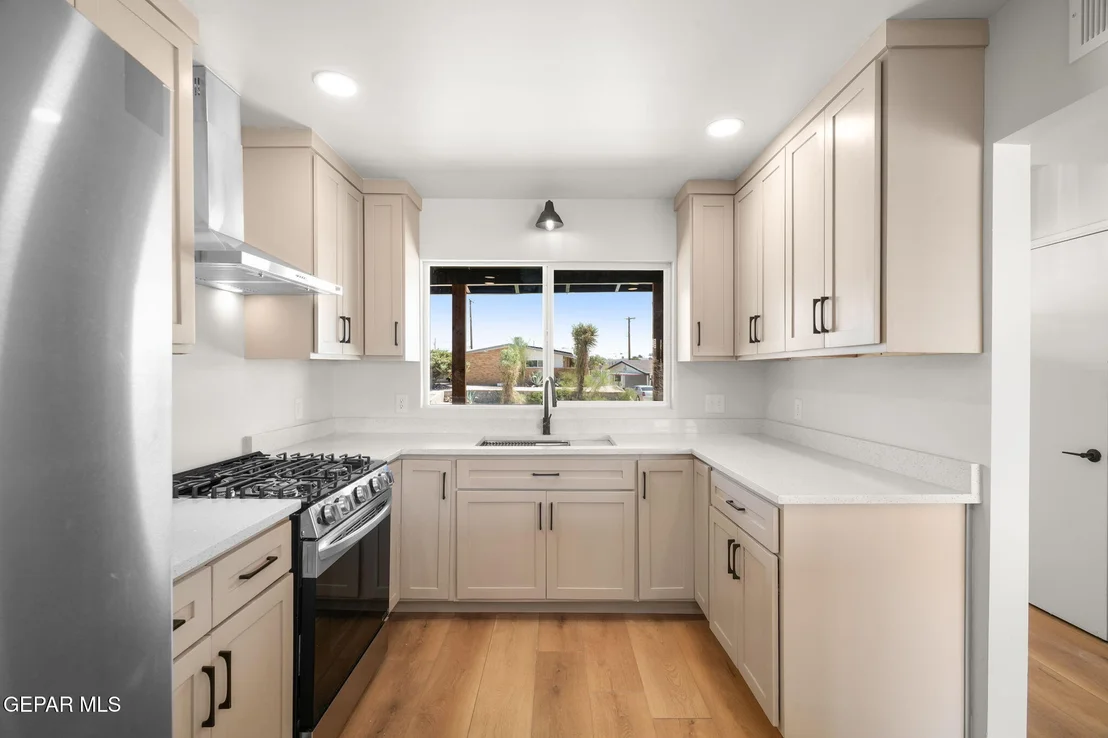 Photo of 4318 Larchmont Drive