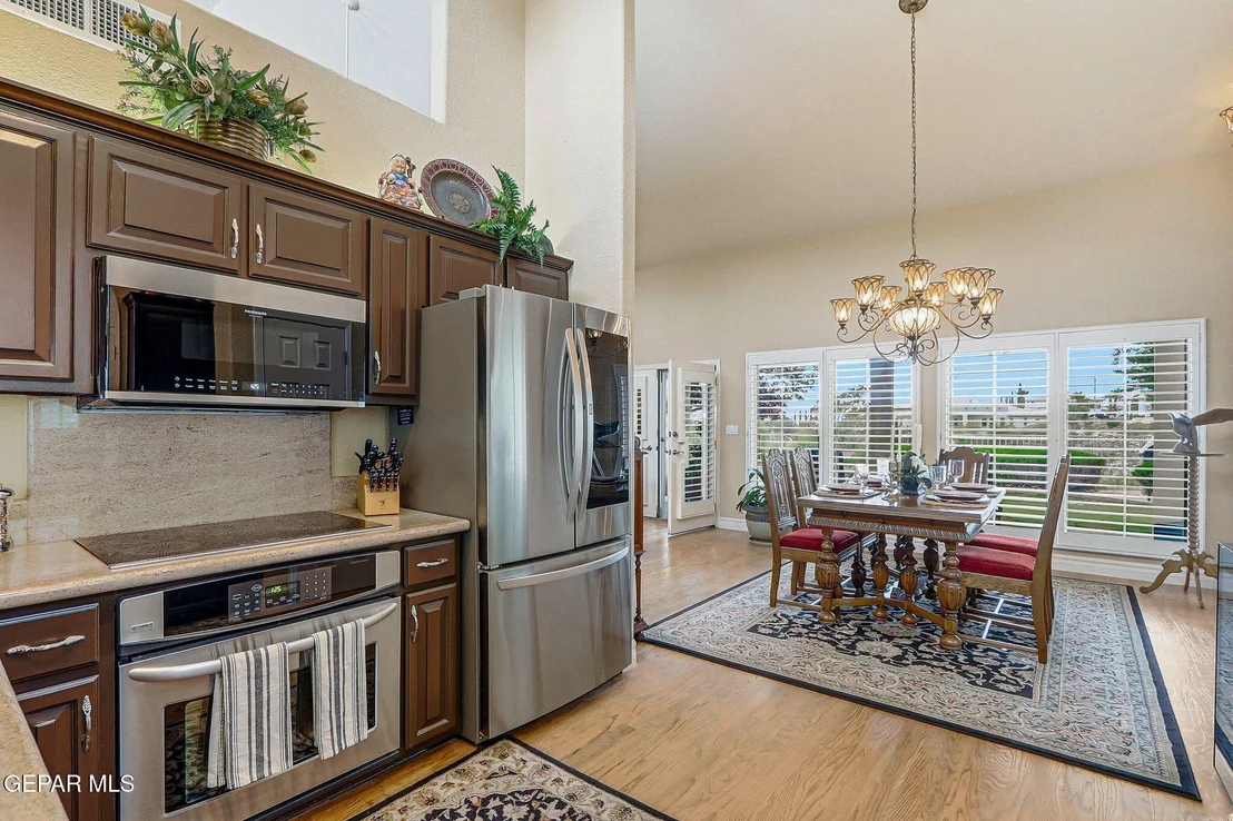 Photo of 1013 LOS JARDINES Circle