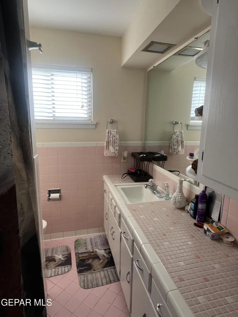 Photo of 2424 KILMARNOCK Drive