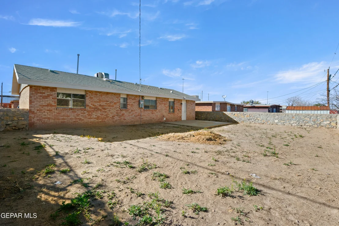 Photo of 276 ROMERIA Drive