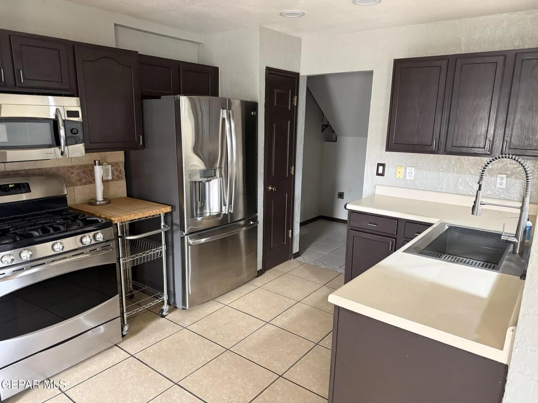 Photo of 3025 OAK TOWER Place