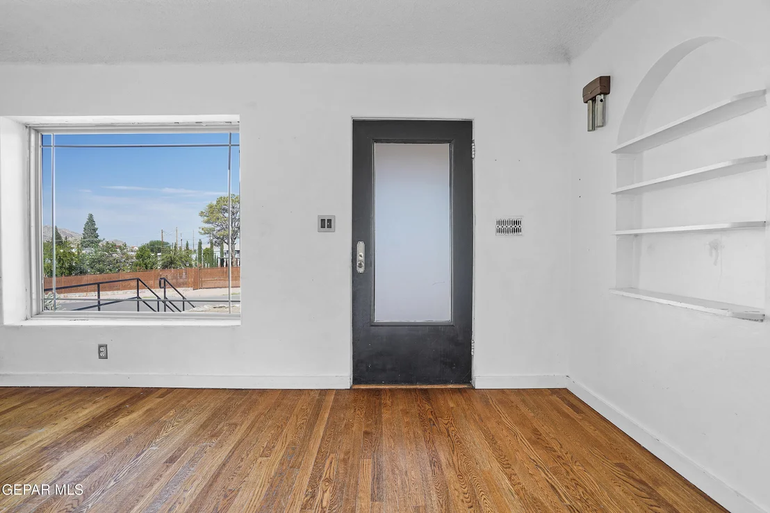 Photo of 810 MESITA Drive