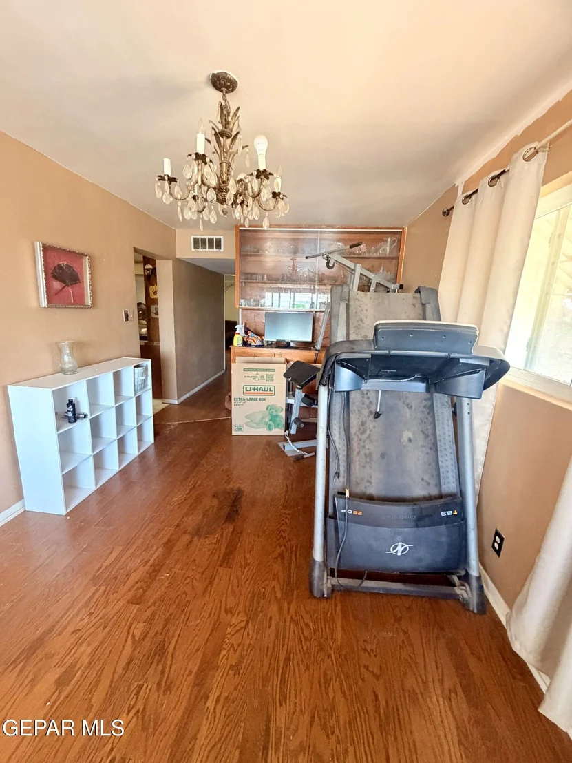 Photo of 8100 PARKLAND Drive