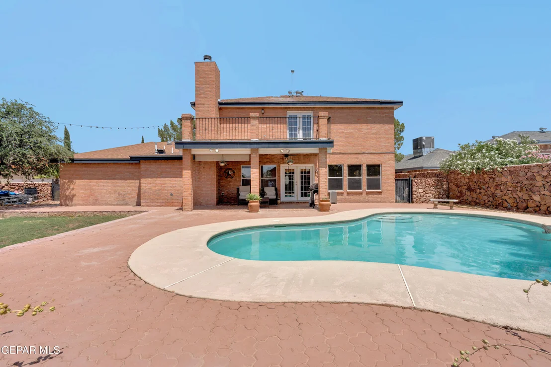 Photo of 2121 GREENLEE Drive