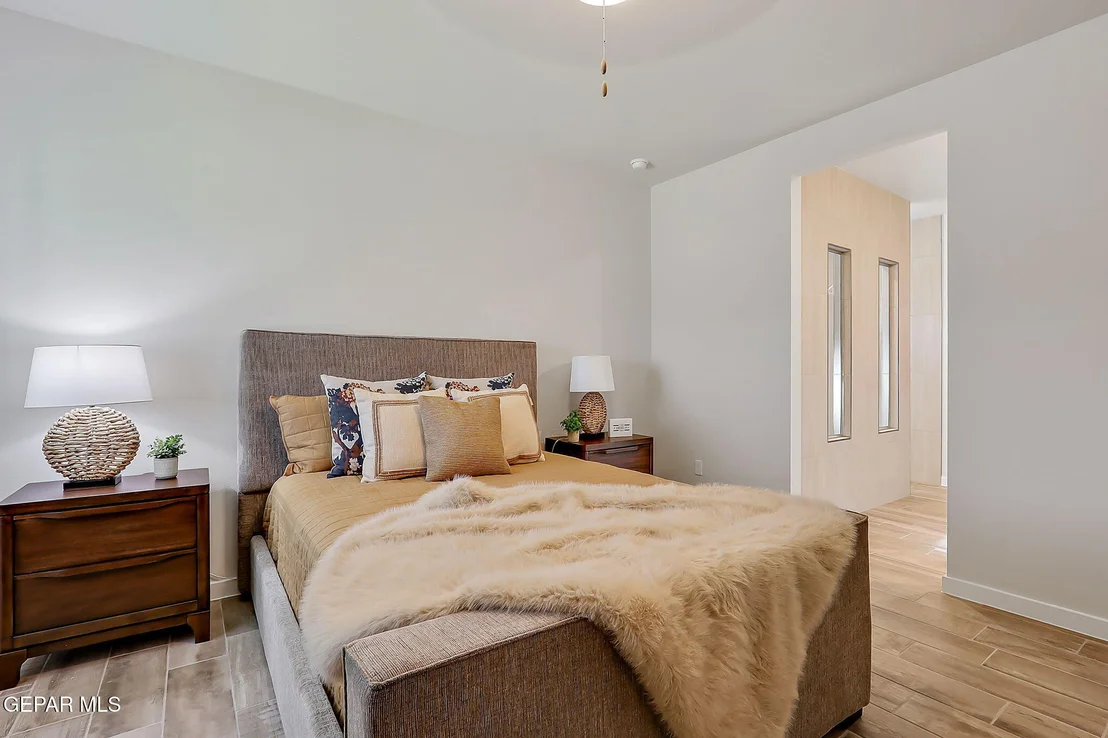 Photo of 924 Nayland Place
