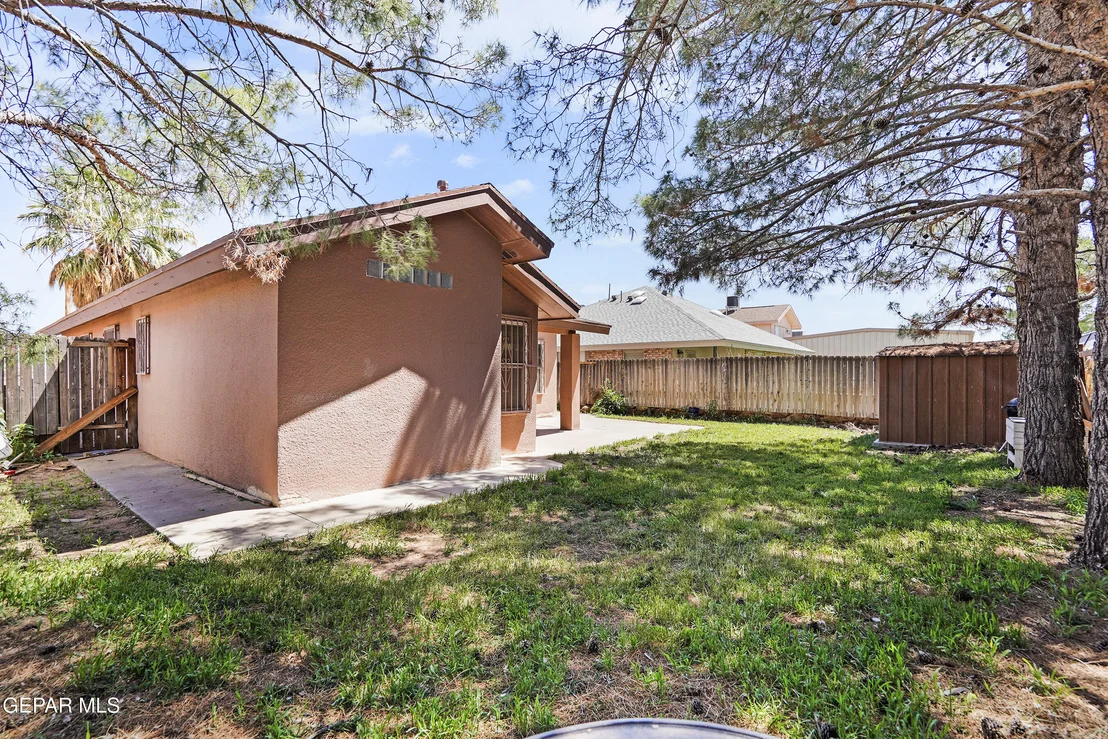 Photo of 5984 CHIPPENDALE Avenue
