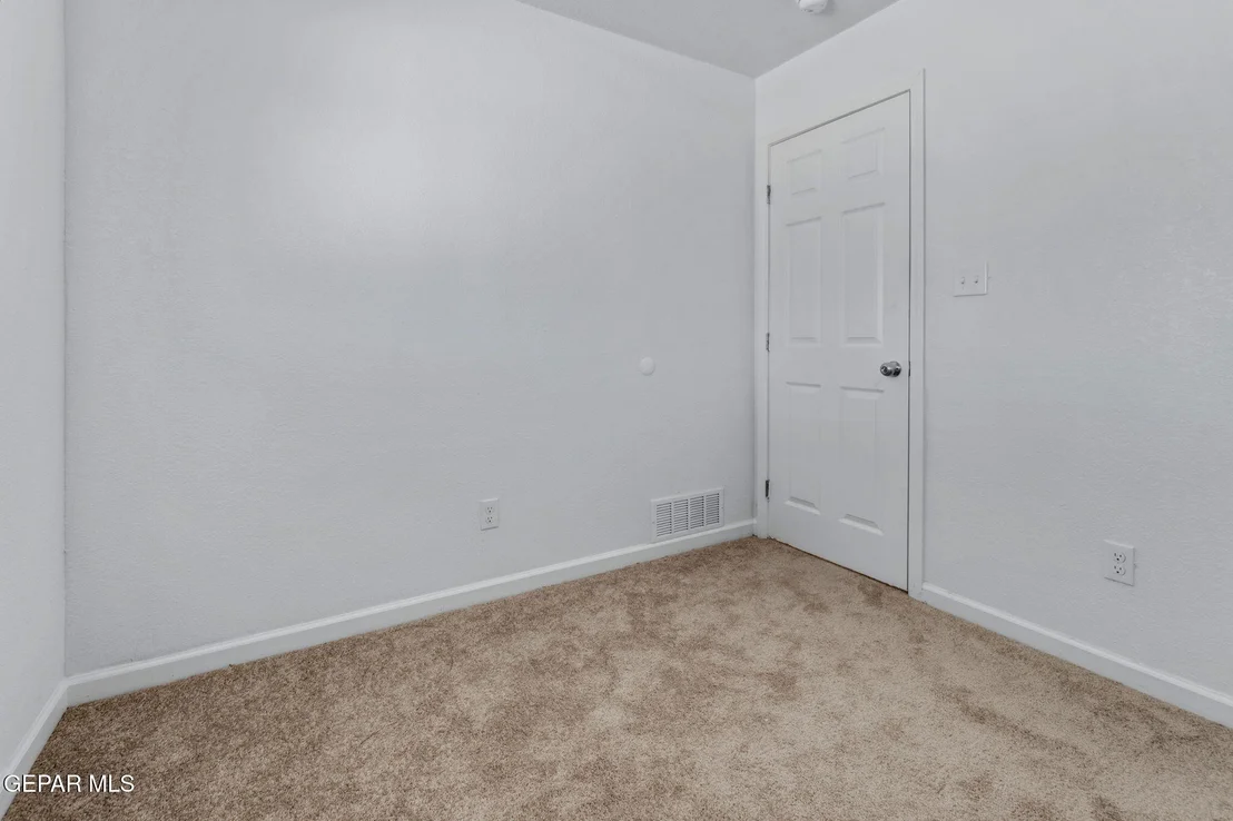Photo of 4948 Royal Drive