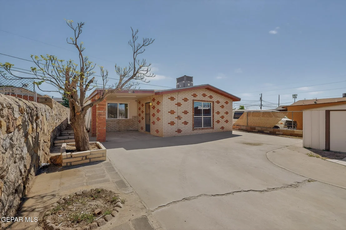 Photo of 766 FREDERICK Road