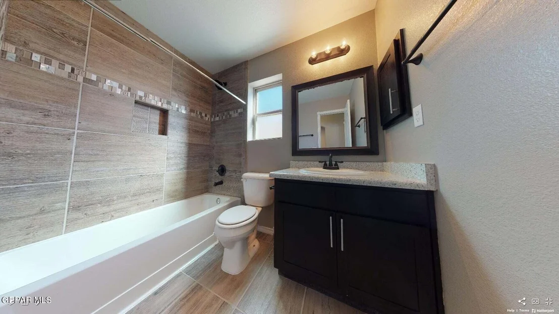 Photo of 924 Sandhurst Place