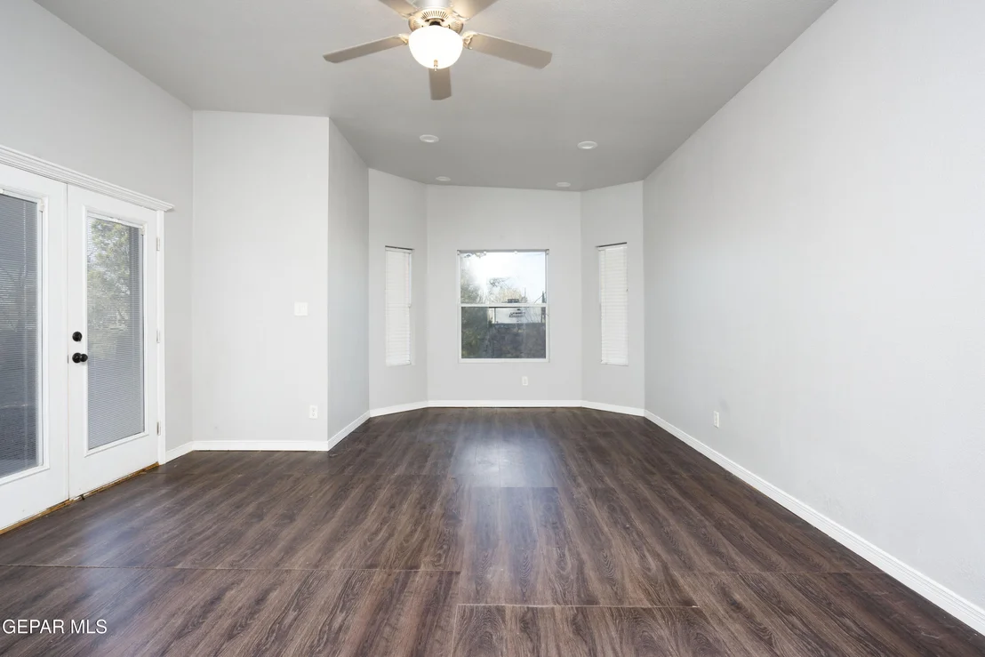 Photo of 1045 MAXIMO Street