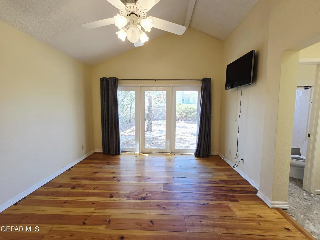 Photo of 8612 Centennial Drive