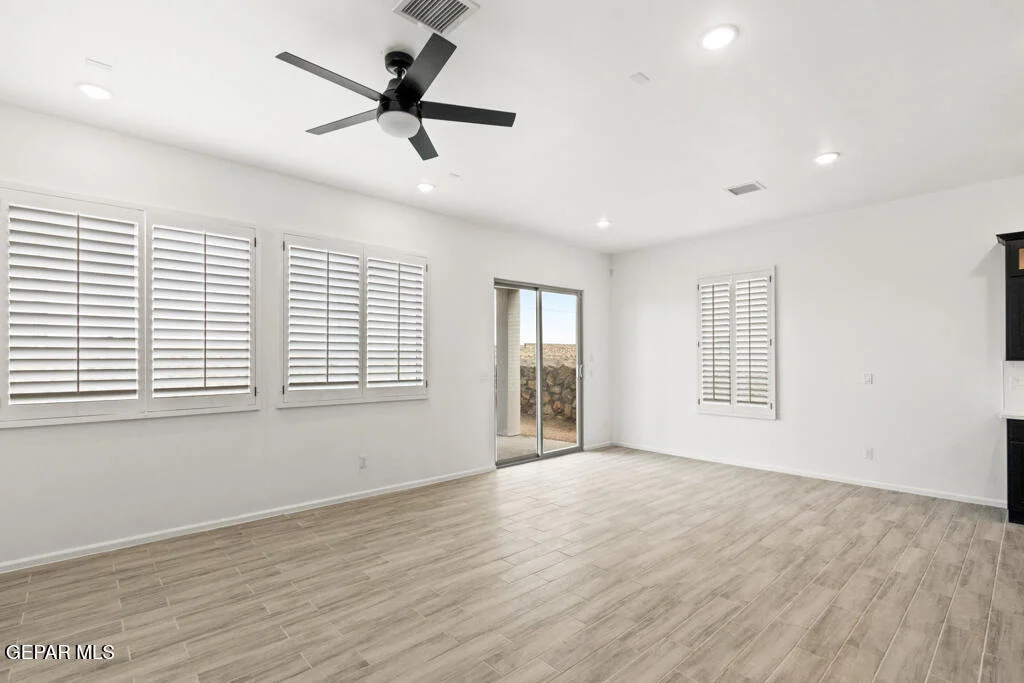 Photo of 15048 Laura Lane