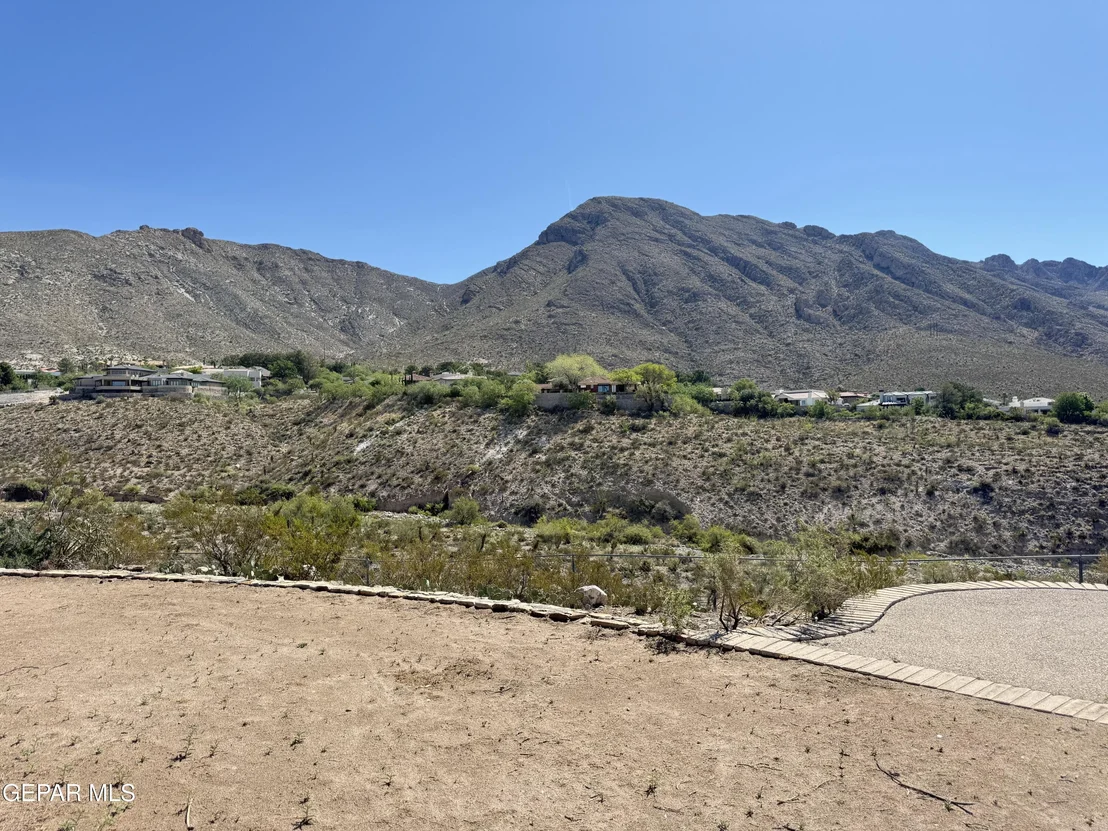 Photo of 912 THUNDERBIRD Drive