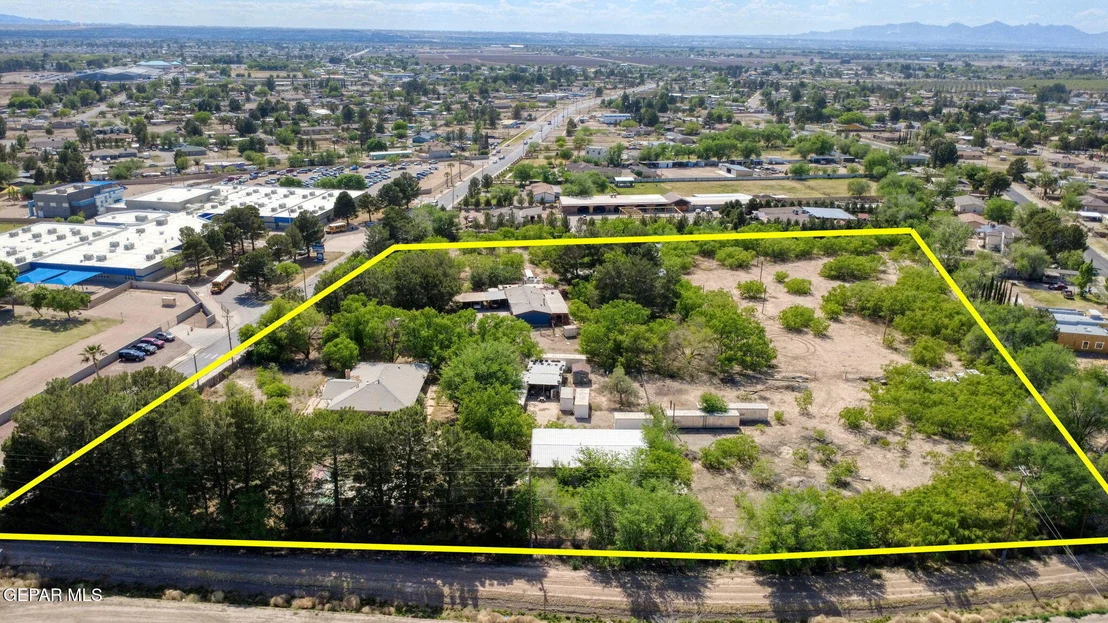 Photo of 587 BAUMAN Road