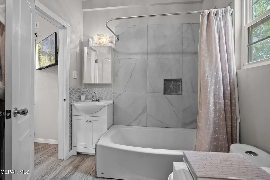 Photo of 731 PLAZER Place
