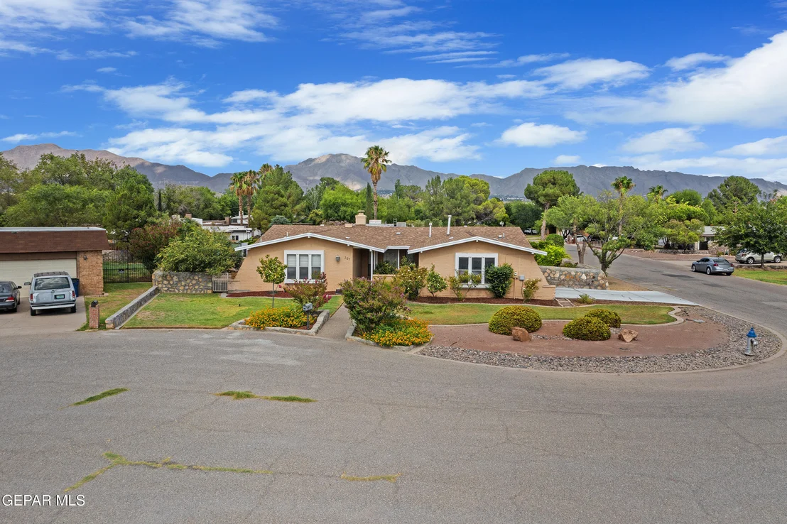 Photo of 207 SERRANIA Drive