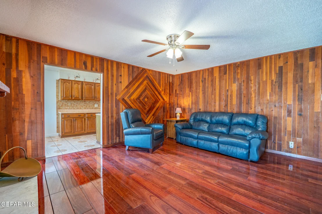 Photo of 8516 Mineola Drive