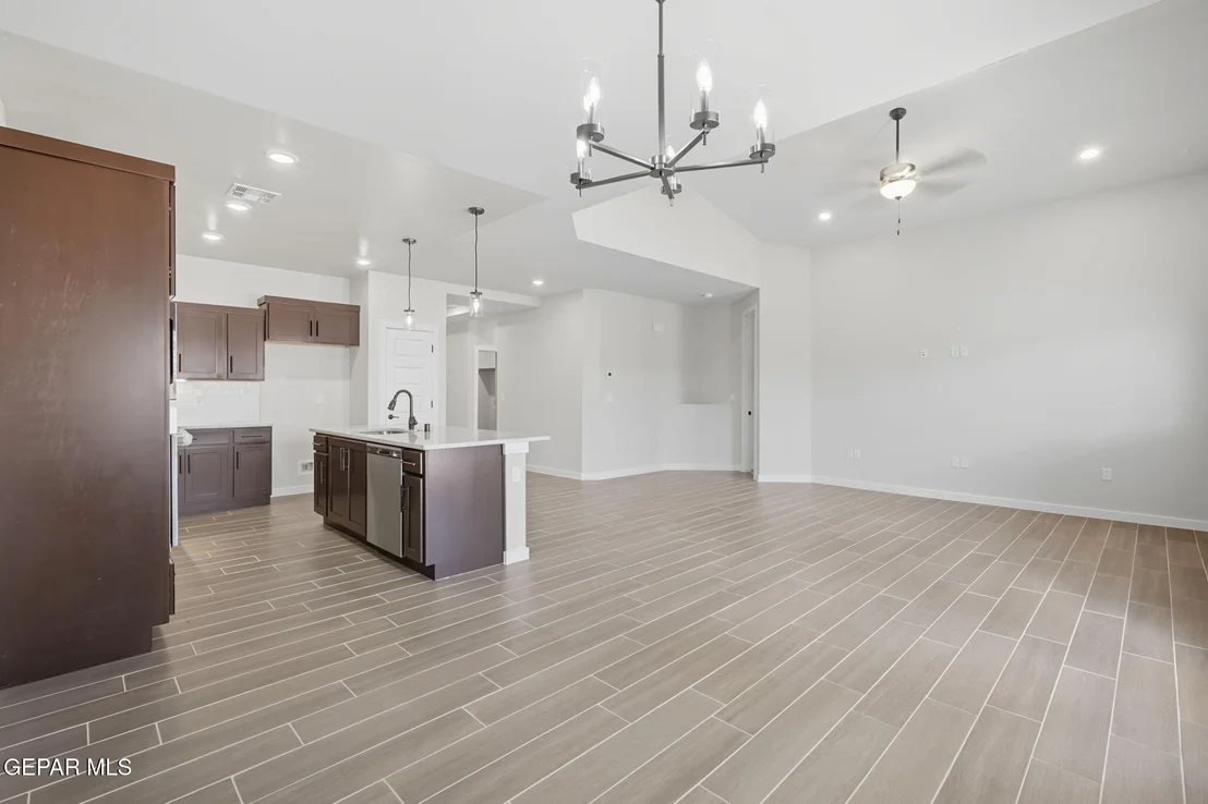 Photo of 909 Pettus Place
