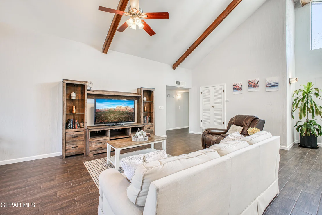 Photo of 5415 ORANTES Place