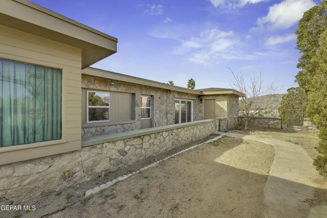 Photo of 2500 HAWLEY Circle