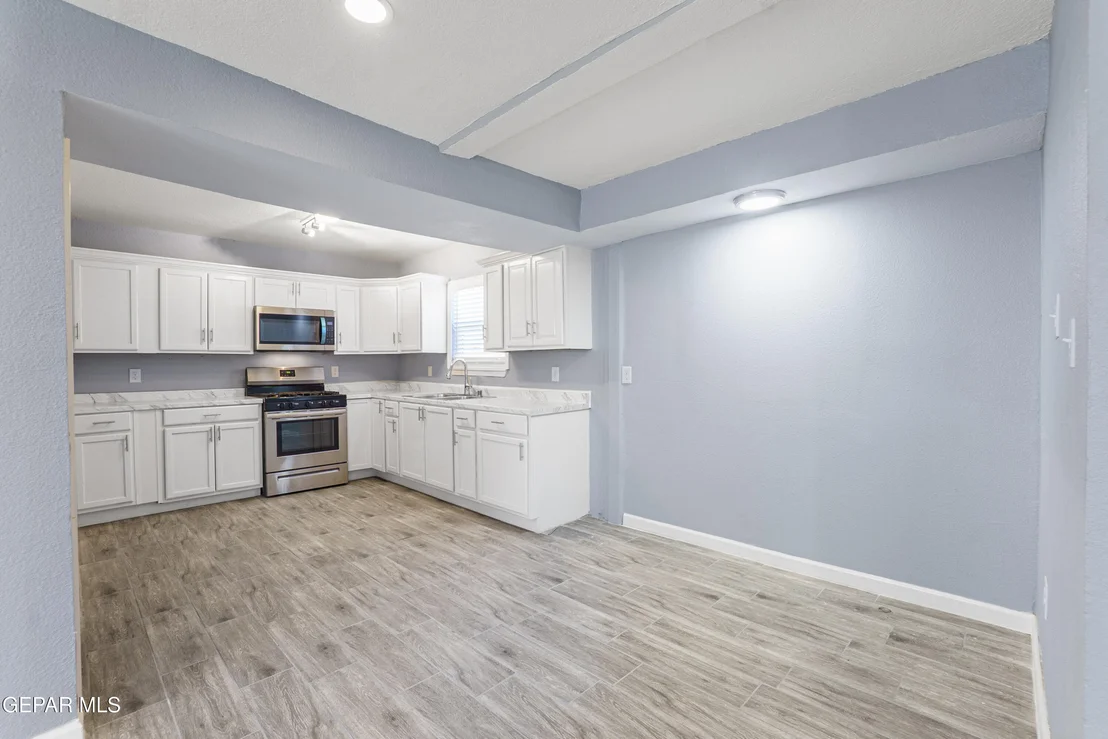 Photo of 3550 VANDERVEER Drive