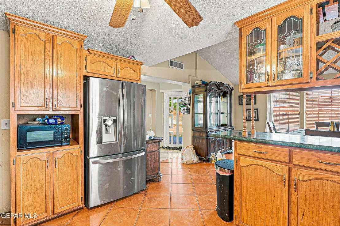 Photo of 1178 YANN Road