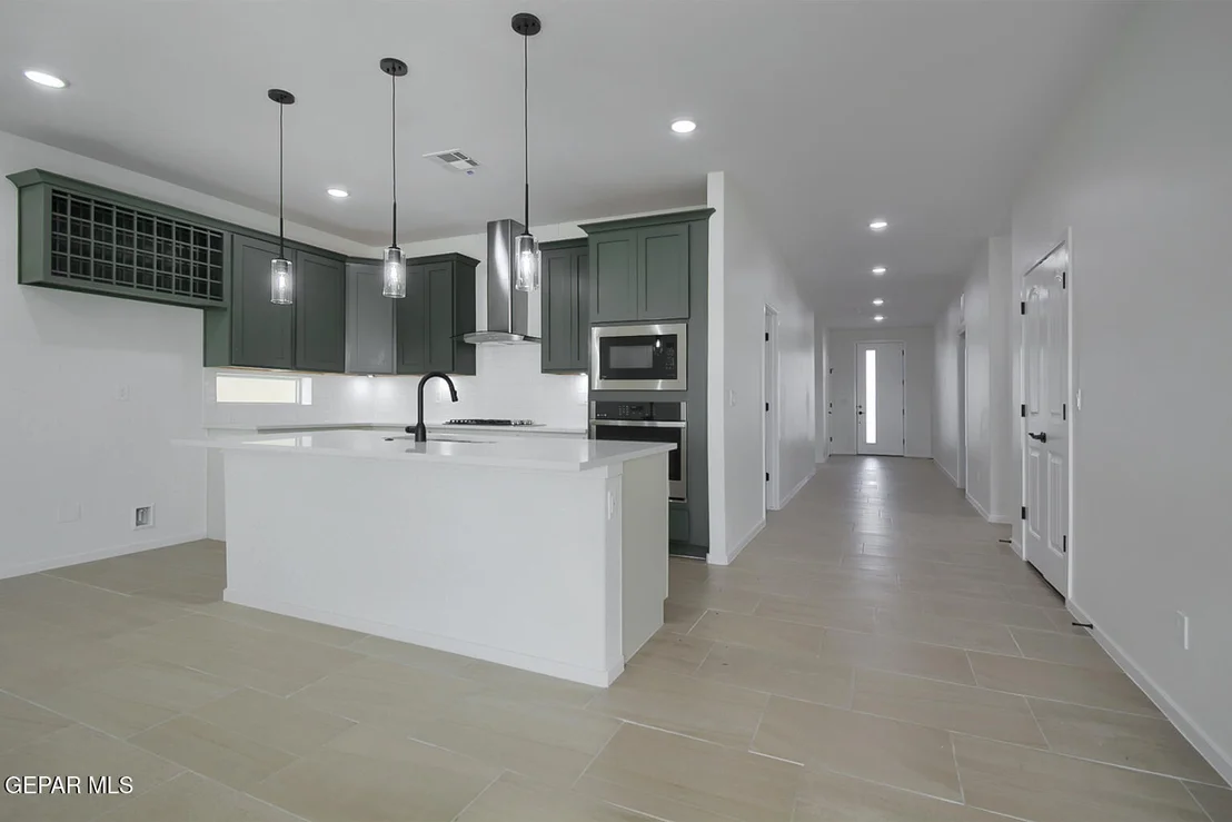 Photo of 15024 LAURA Lane