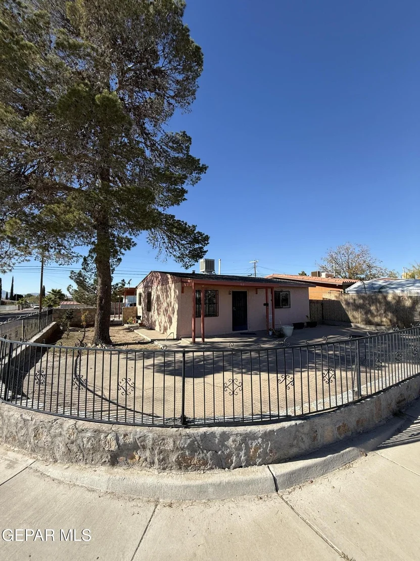 Photo of 813 Santa Barbara Drive