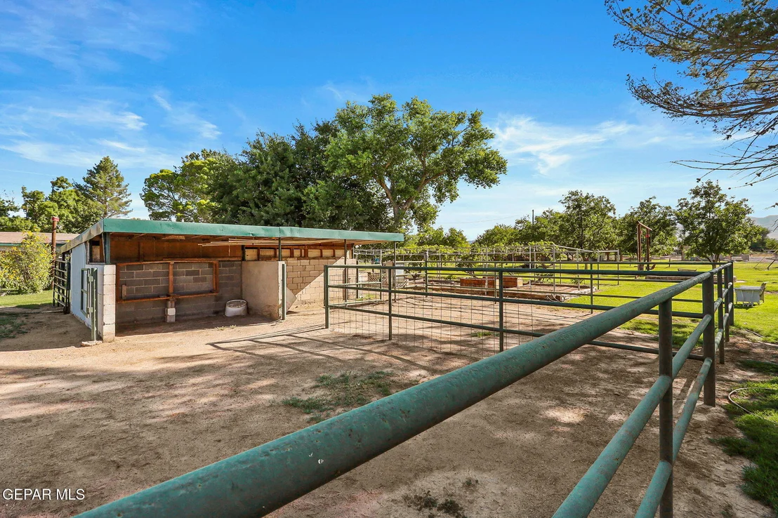 Photo of 136 LAURA GALE Drive