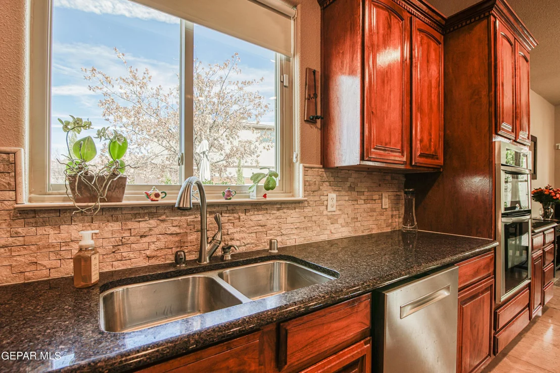 Photo of 6292 FRANKLIN DOVE Avenue