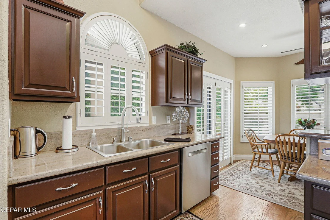 Photo of 1013 LOS JARDINES Circle