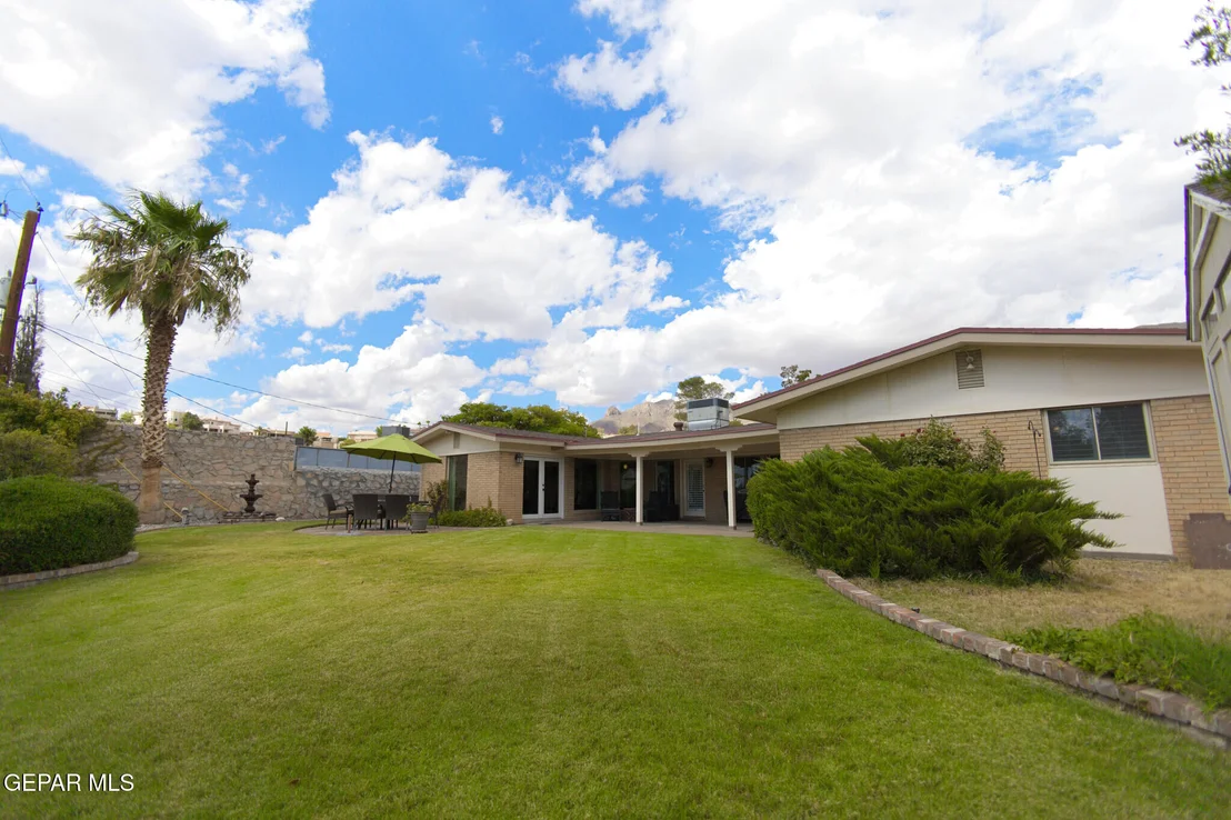 Photo of 417 INDIAN BLUFF Road