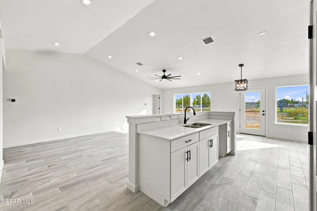 Photo of 11571 Riverside Road
