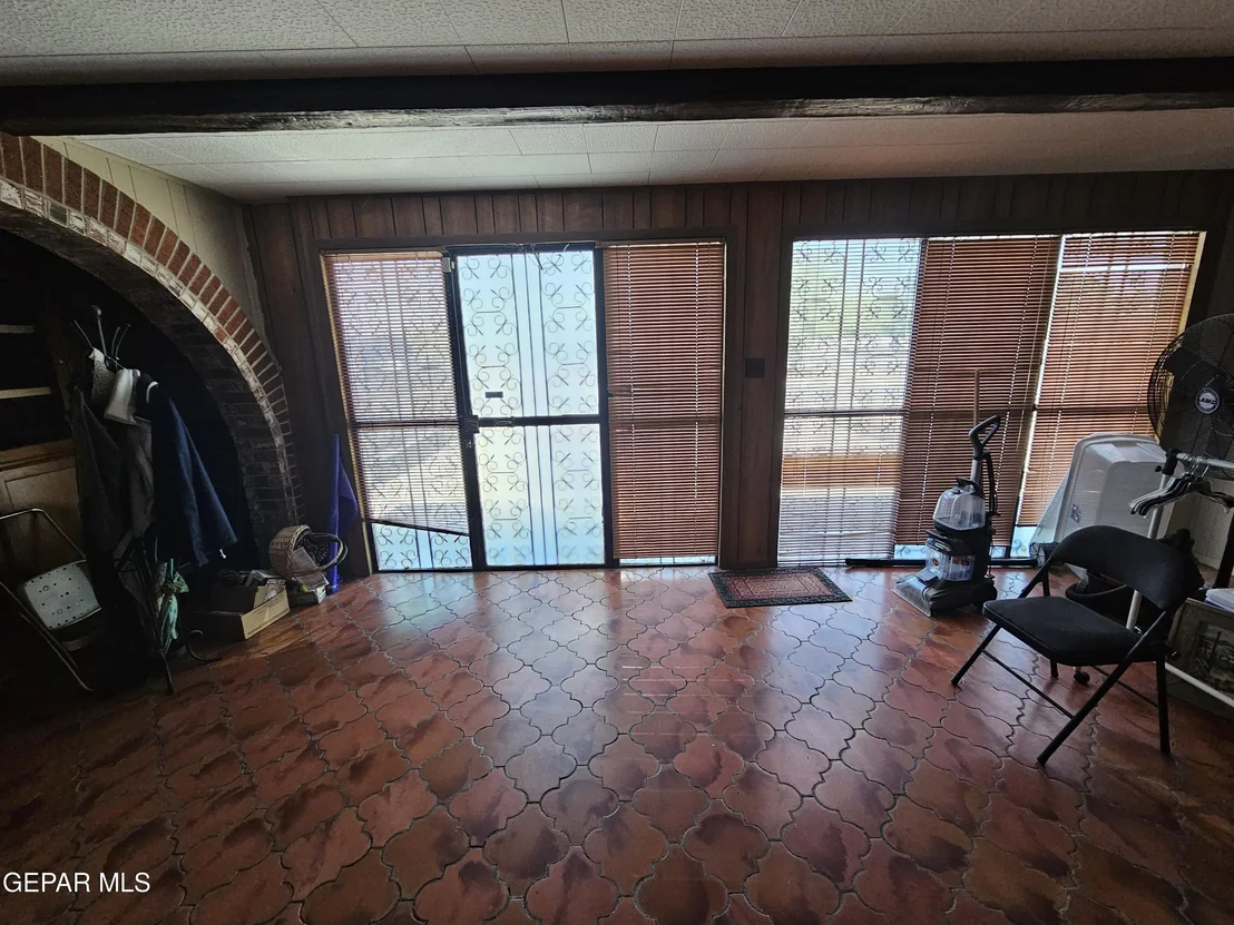 Photo of 800 N G Avenue N