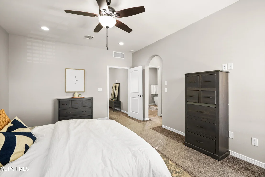 Photo of 12400 Amesbury