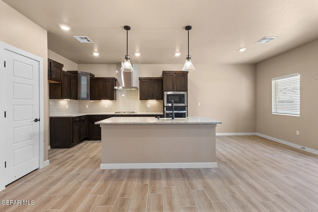 Photo of 929 Nayland Place
