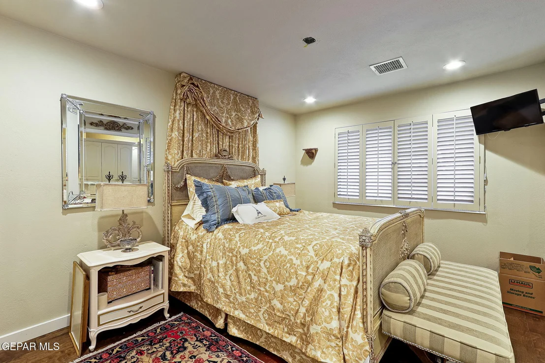 Photo of 821 Lakeway Drive
