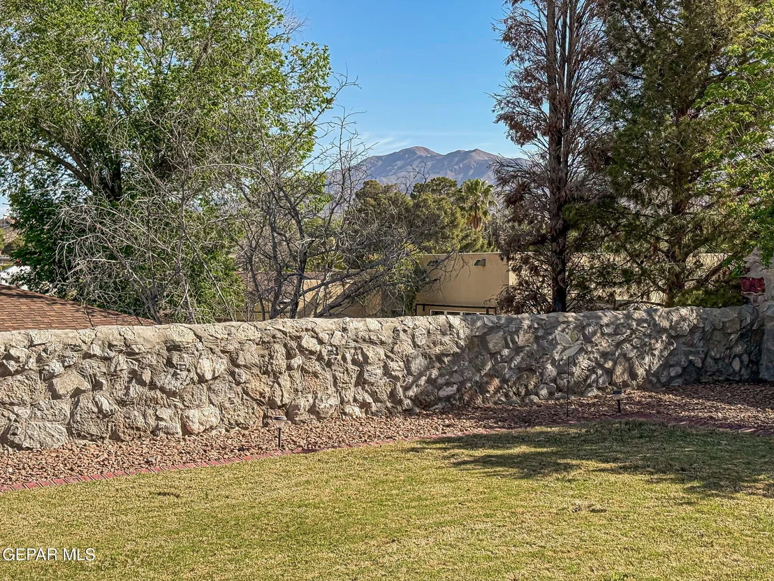 Photo of 6841 LA CADENA Drive