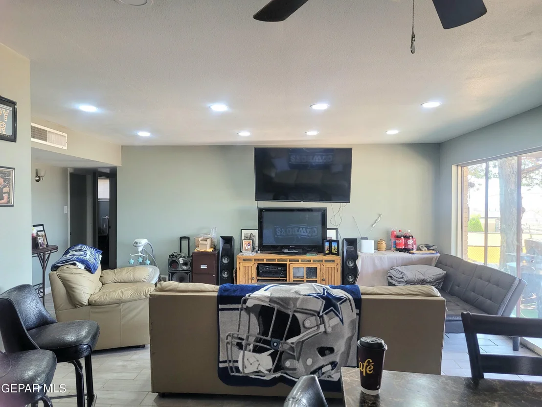 Photo of 3024 TYLER Avenue