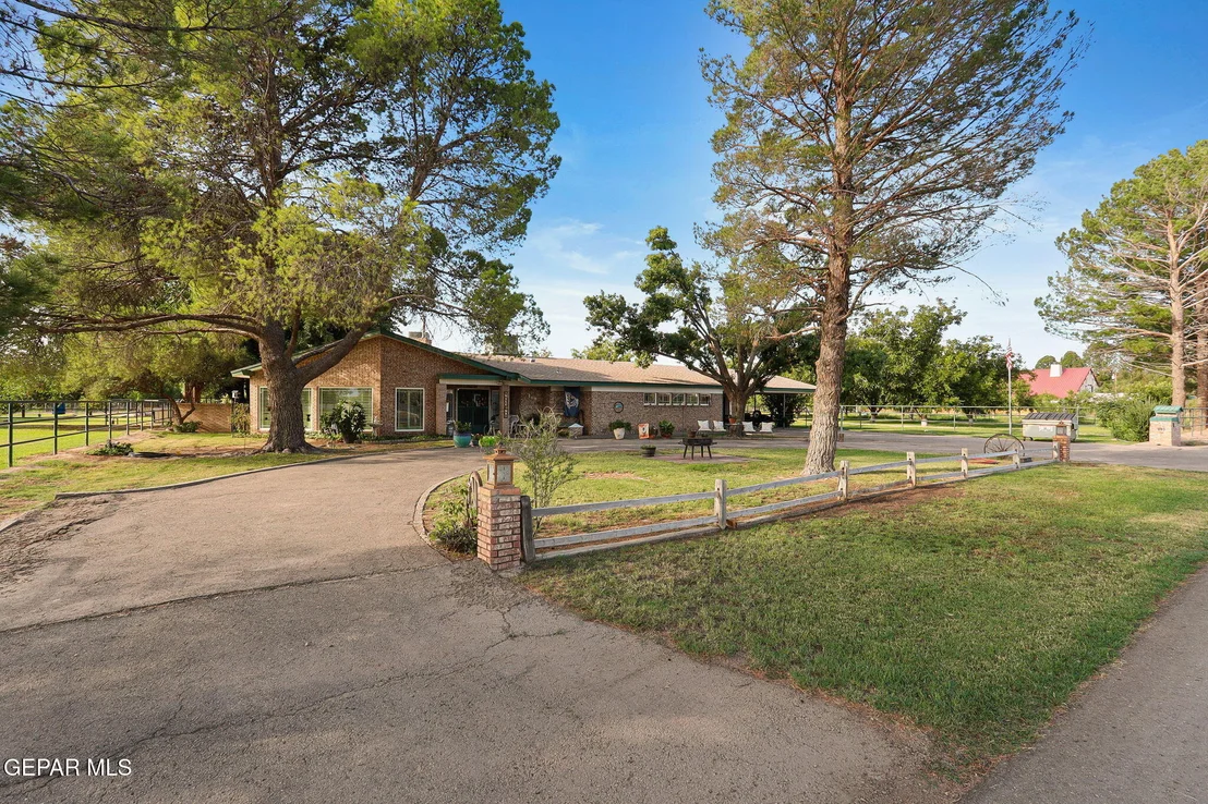 Photo of 136 LAURA GALE Drive