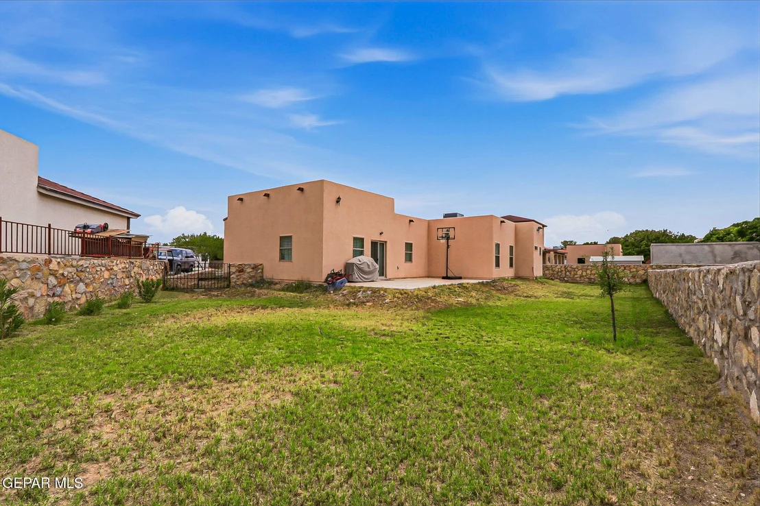 Photo of 5833 SPANISH Place