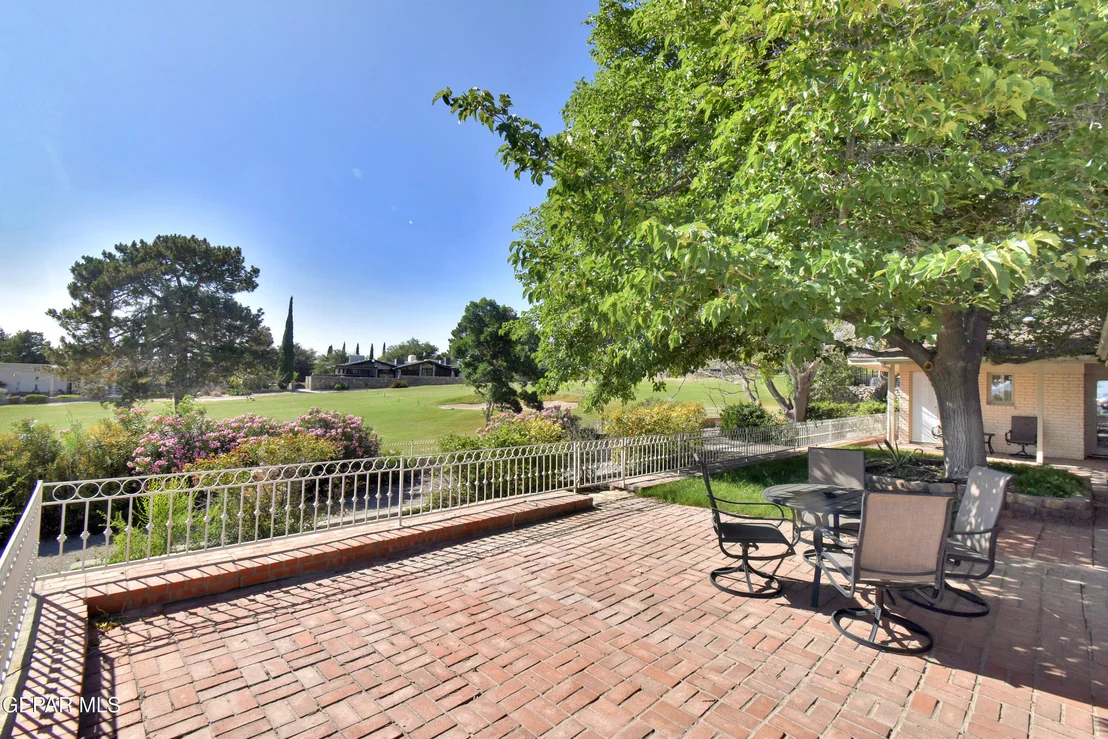 Photo of 849 River Oaks Drive