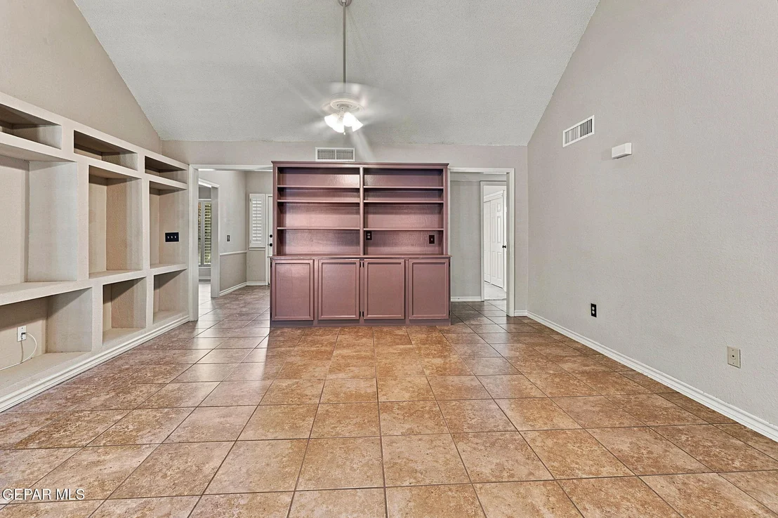 Photo of 860 HEMPSTEAD Drive