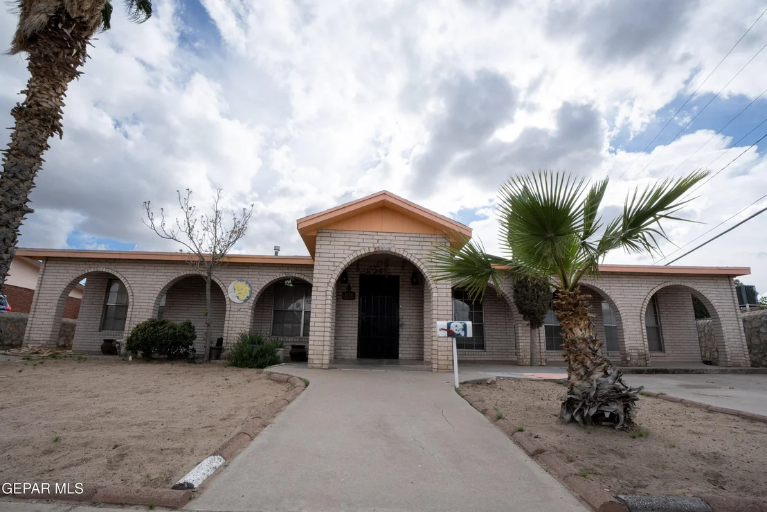 Photo of 8144 BURNHAM Road