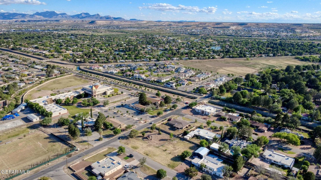 Photo of 425 W SUNSET Road