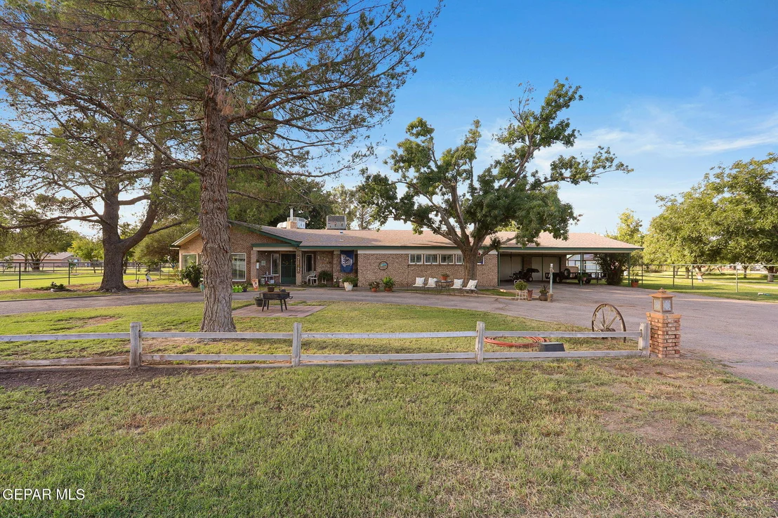 Photo of 136 LAURA GALE Drive