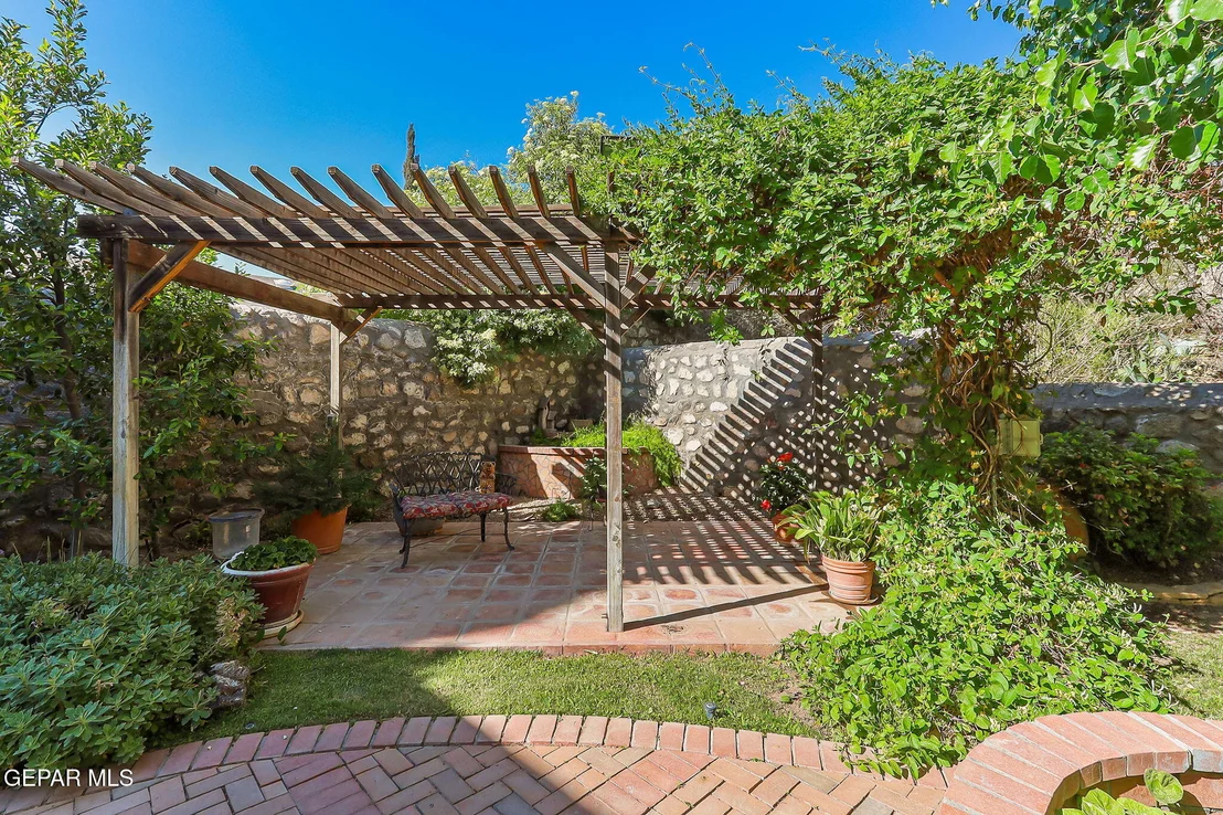 Photo of 628 SPRING CREST Drive