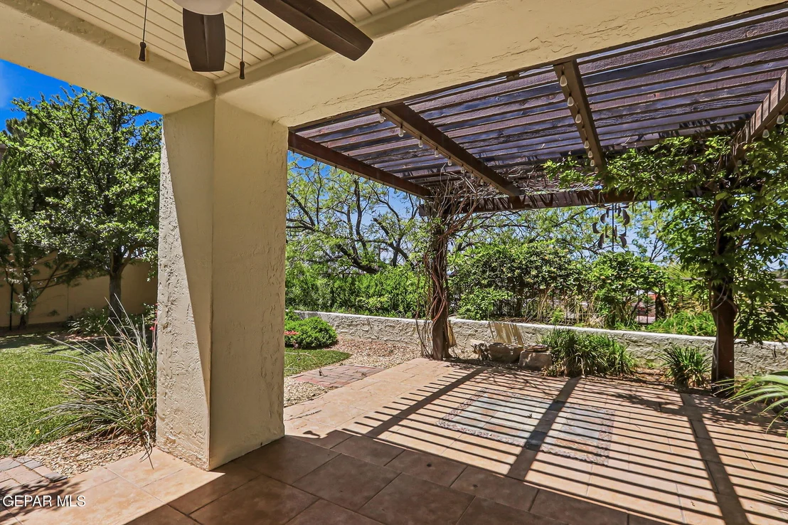 Photo of 1057 LOS JARDINES Circle