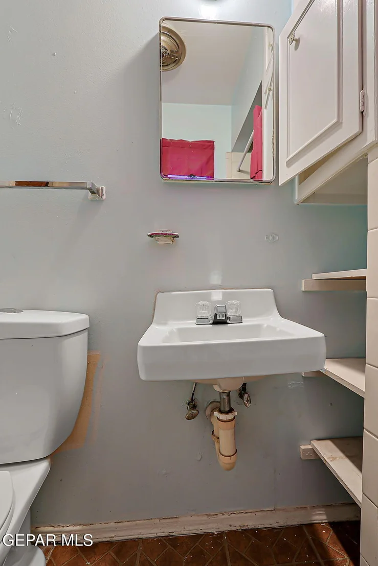 Photo of 7925 Broadway Drive