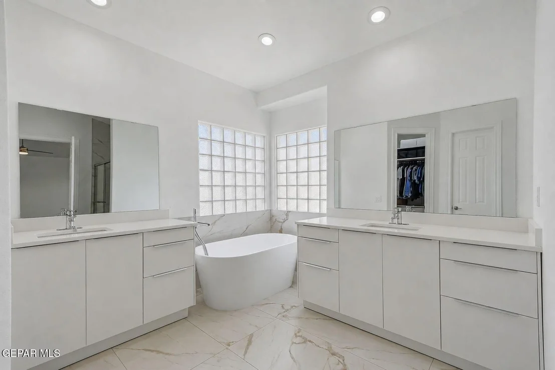 Photo of 6325 FRANKLIN RED Drive